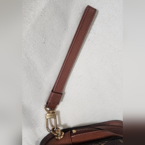 Louis Vuitton Orsay clutch/wristlet. Int & ext pockets have been cleaned out. - Picture 15 of 16